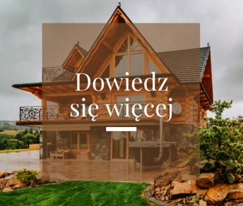 Drewniany dom w stylu góralskim z napisem „Dowiedz się więcej”